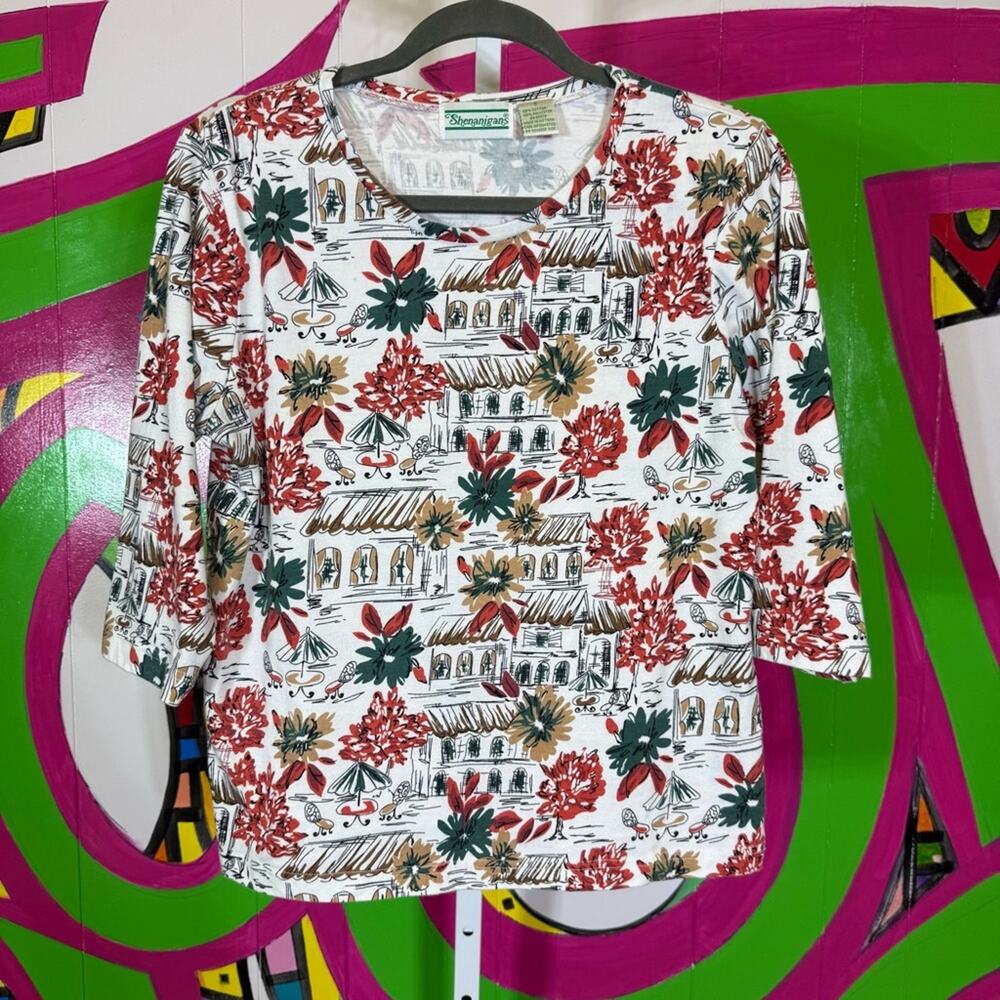 Shenanigans, Vintage Floral Print Top. Size Small. In excellent condition!